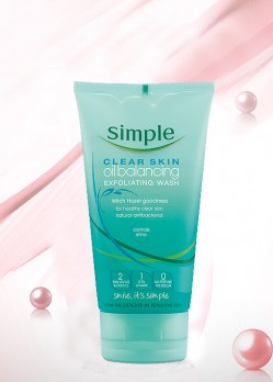 Sữa Rửa Mặt Simple Clear Skin Oil Balancing Exfoliating Wash